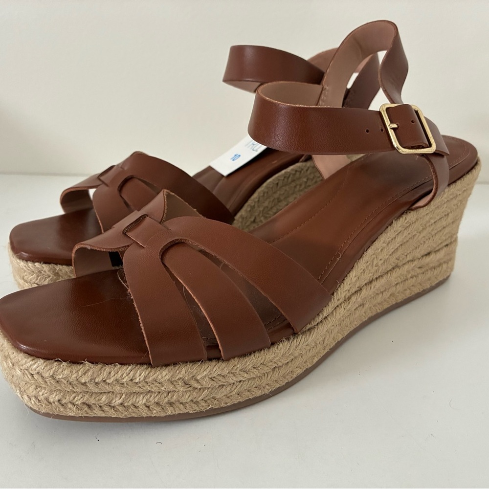 Women’s Time and Tru Brown Wedge Sandals: Size 10 NWT